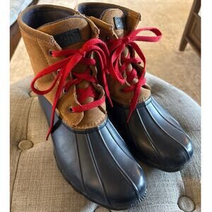 Sperry Women’s Saltwater Duckboot, Tan Suede and Navy Rubber, size 8.5